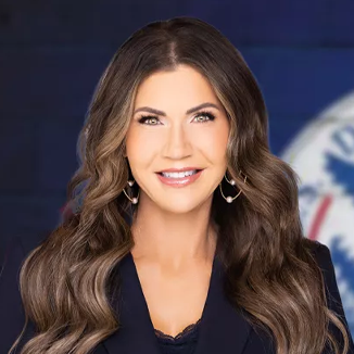 https://amchamcolombia.co/wp-content/uploads/2025/01/Kristi-Noem.png