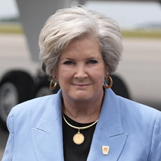 https://amchamcolombia.co/wp-content/uploads/2025/01/Susie-Wiles.png