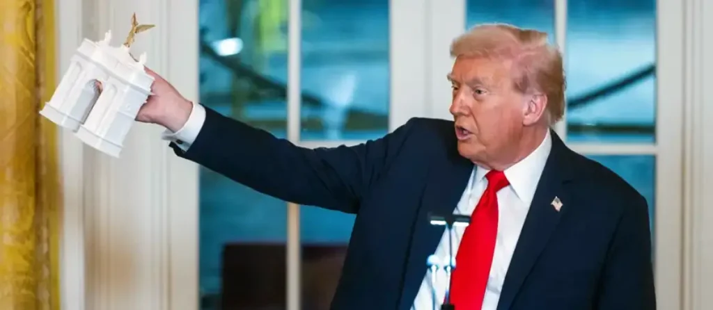 Presidente Trump anuncia que proyectado arco monumental en Washington también funcionará como complejo militar